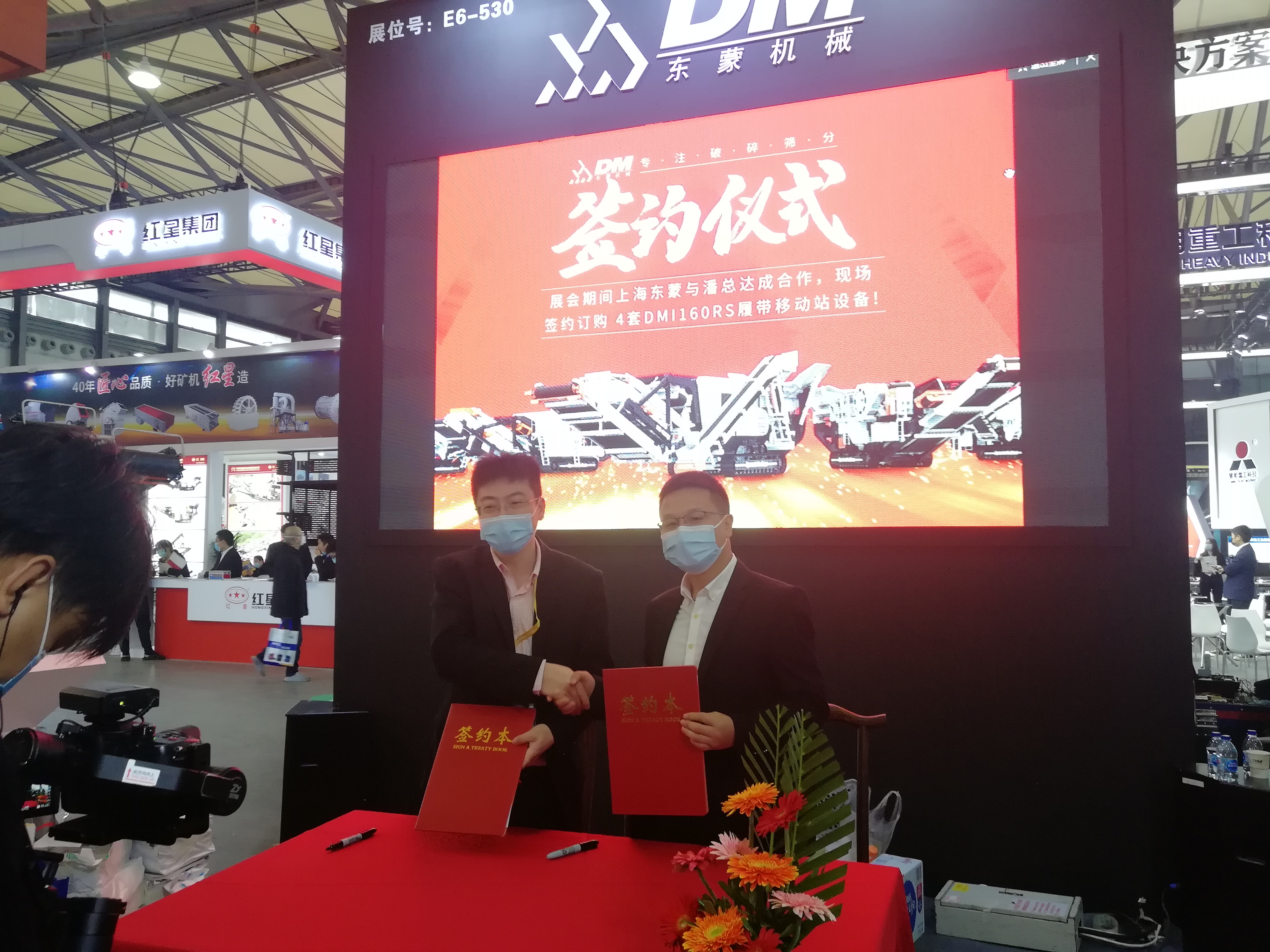 【現(xiàn)場(chǎng)直擊】首日簽訂大單！全球多語種同步直播baumaChina！上海東蒙寶馬展首日喜迎開門紅，精彩先睹為快！（內(nèi)附視頻